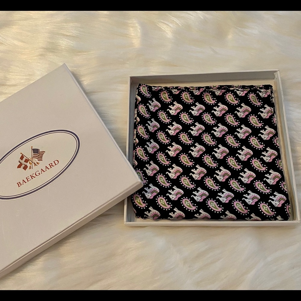 Baekgaard Vera Bradley elephant pocket square
